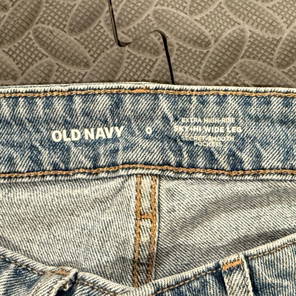 Old Navy Classic Blue Straight Leg Jeans - Picture 3 of 3